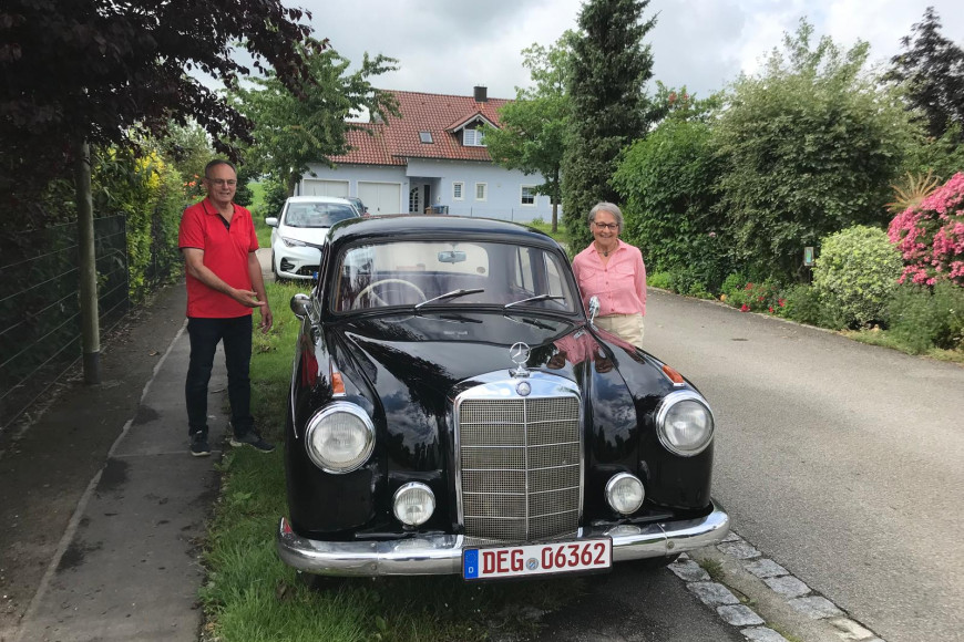 Bericht über die erste emotionale Ausfahrt mit Helmuth und Christine Schütz im restaurierten Mercedes Elektro-Ponton